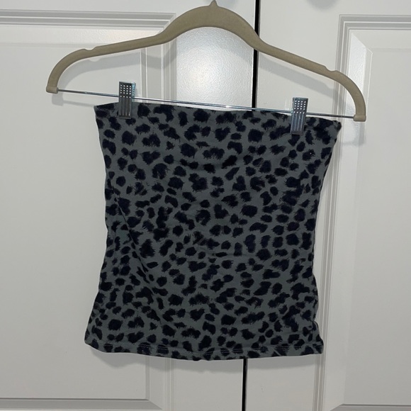 Green grayish strapless leopard top - Picture 1 of 6